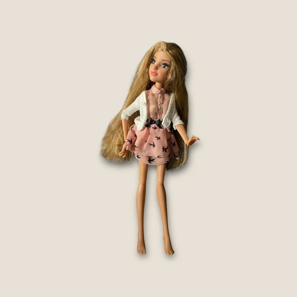 MGA Project MC2 Adrienne's Volcano Doll Rooted Eyelashes Inset‎ Eyes